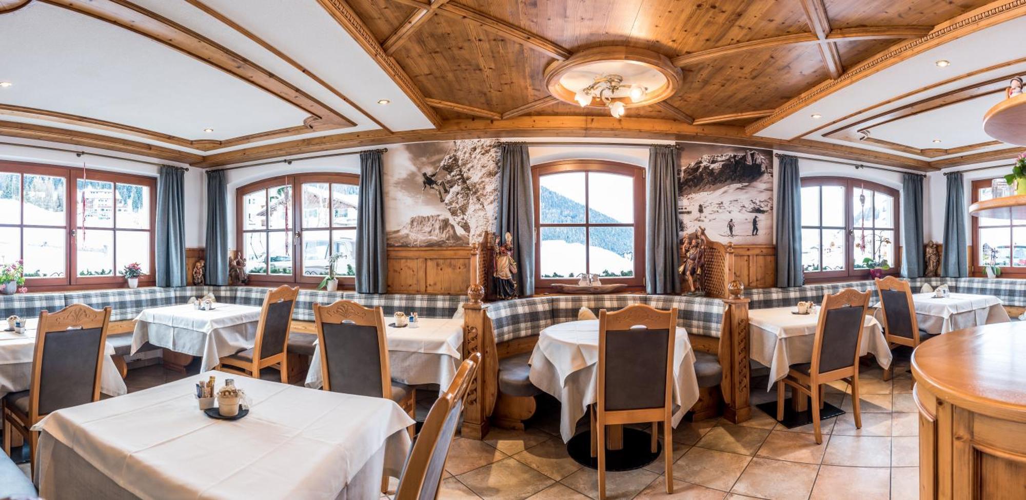 Garni Hotel Iris Selva di Val Gardena Zewnętrze zdjęcie