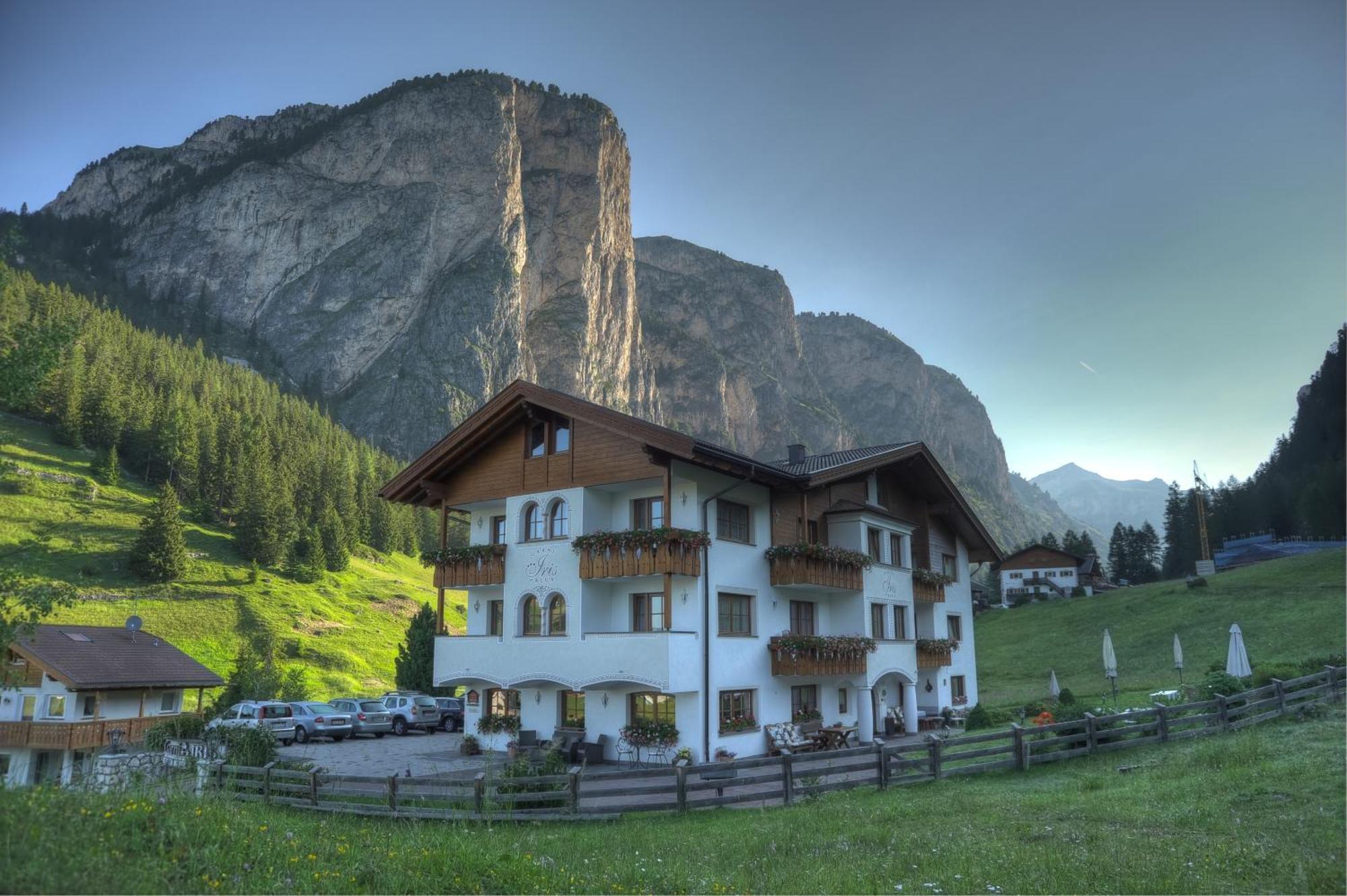 Garni Hotel Iris Selva di Val Gardena Zewnętrze zdjęcie