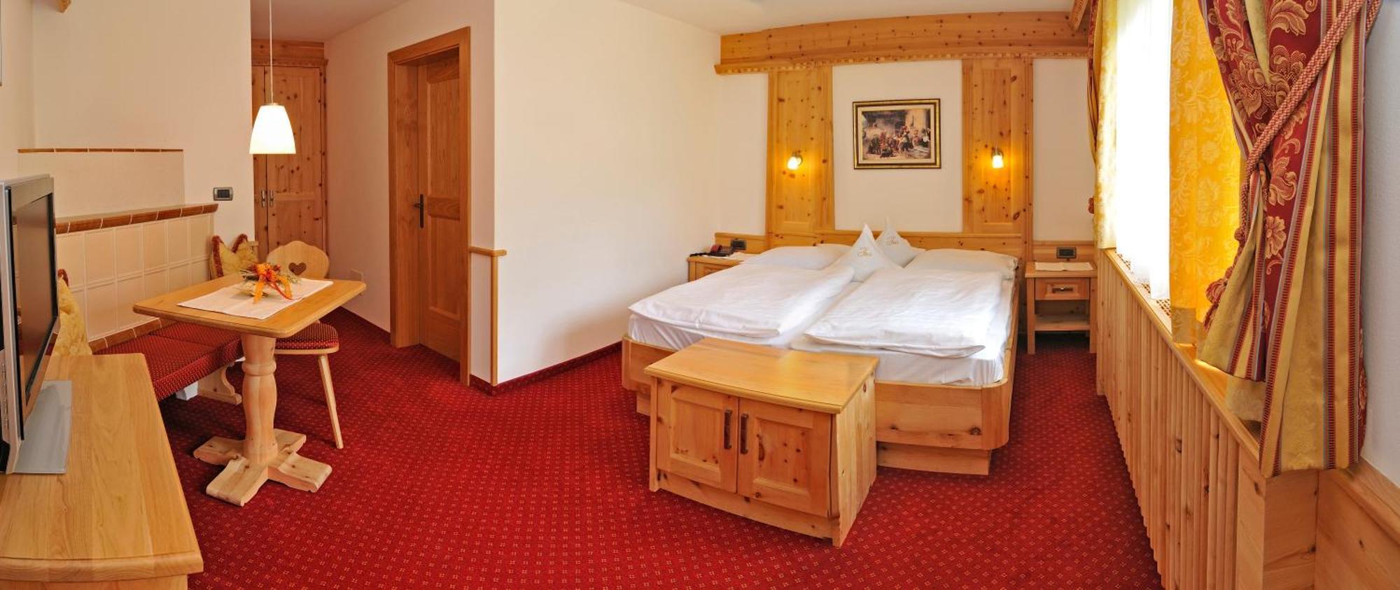Garni Hotel Iris Selva di Val Gardena Zewnętrze zdjęcie