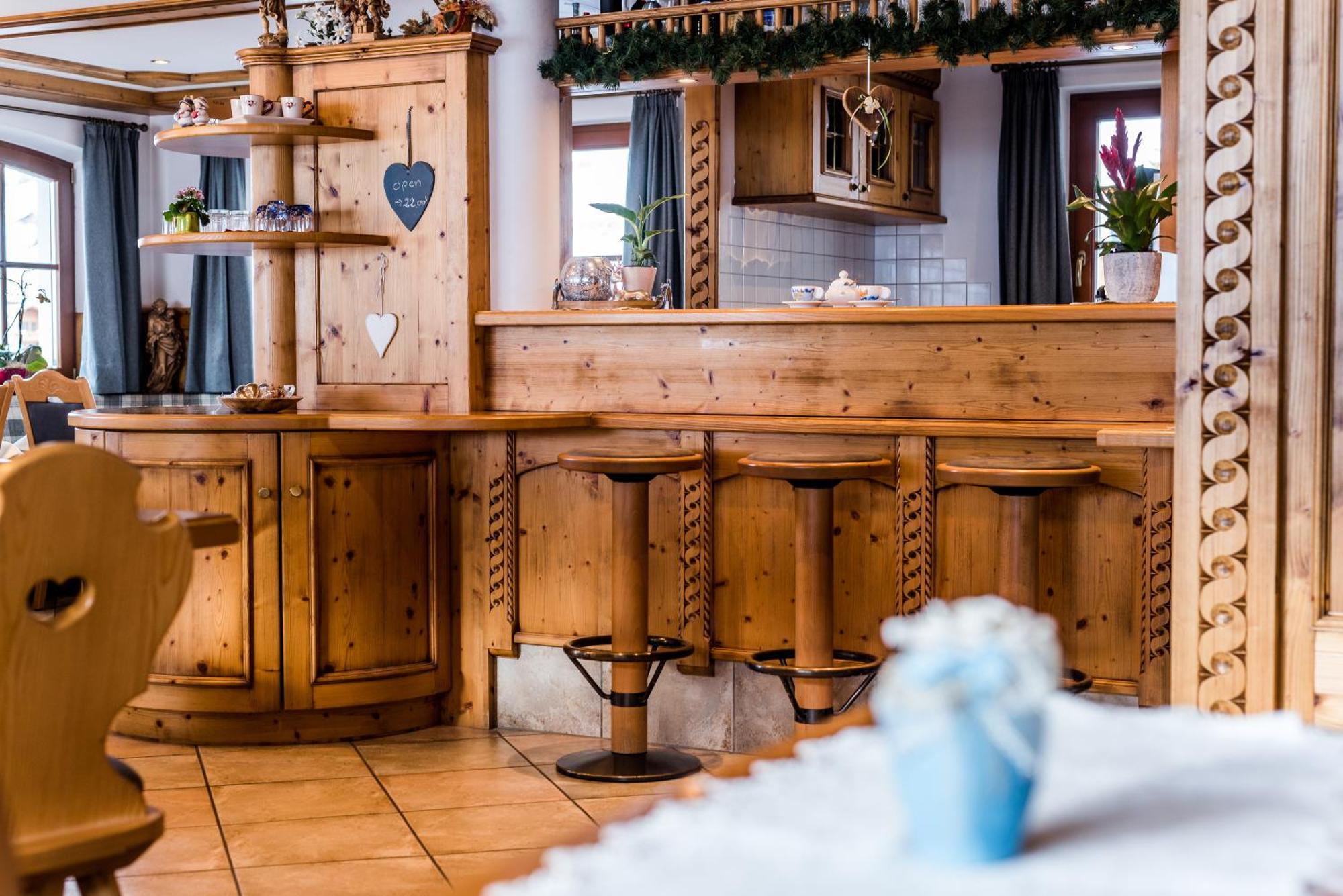 Garni Hotel Iris Selva di Val Gardena Zewnętrze zdjęcie