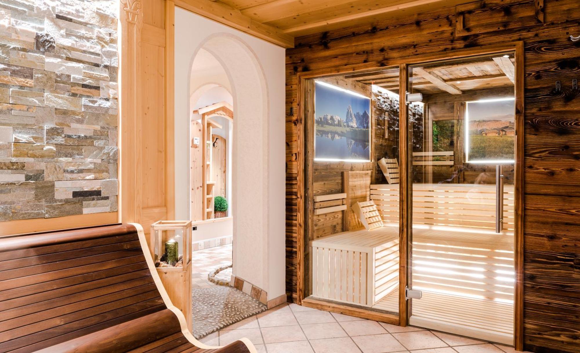Garni Hotel Iris Selva di Val Gardena Zewnętrze zdjęcie