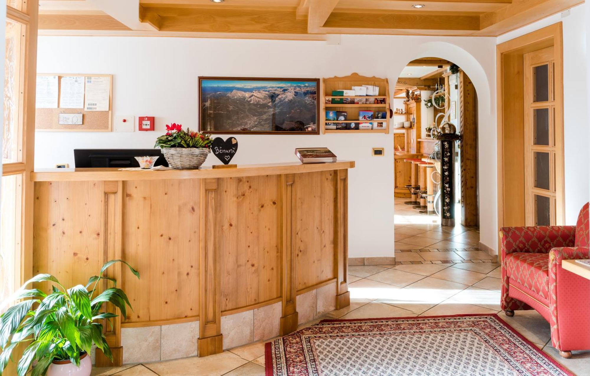 Garni Hotel Iris Selva di Val Gardena Zewnętrze zdjęcie