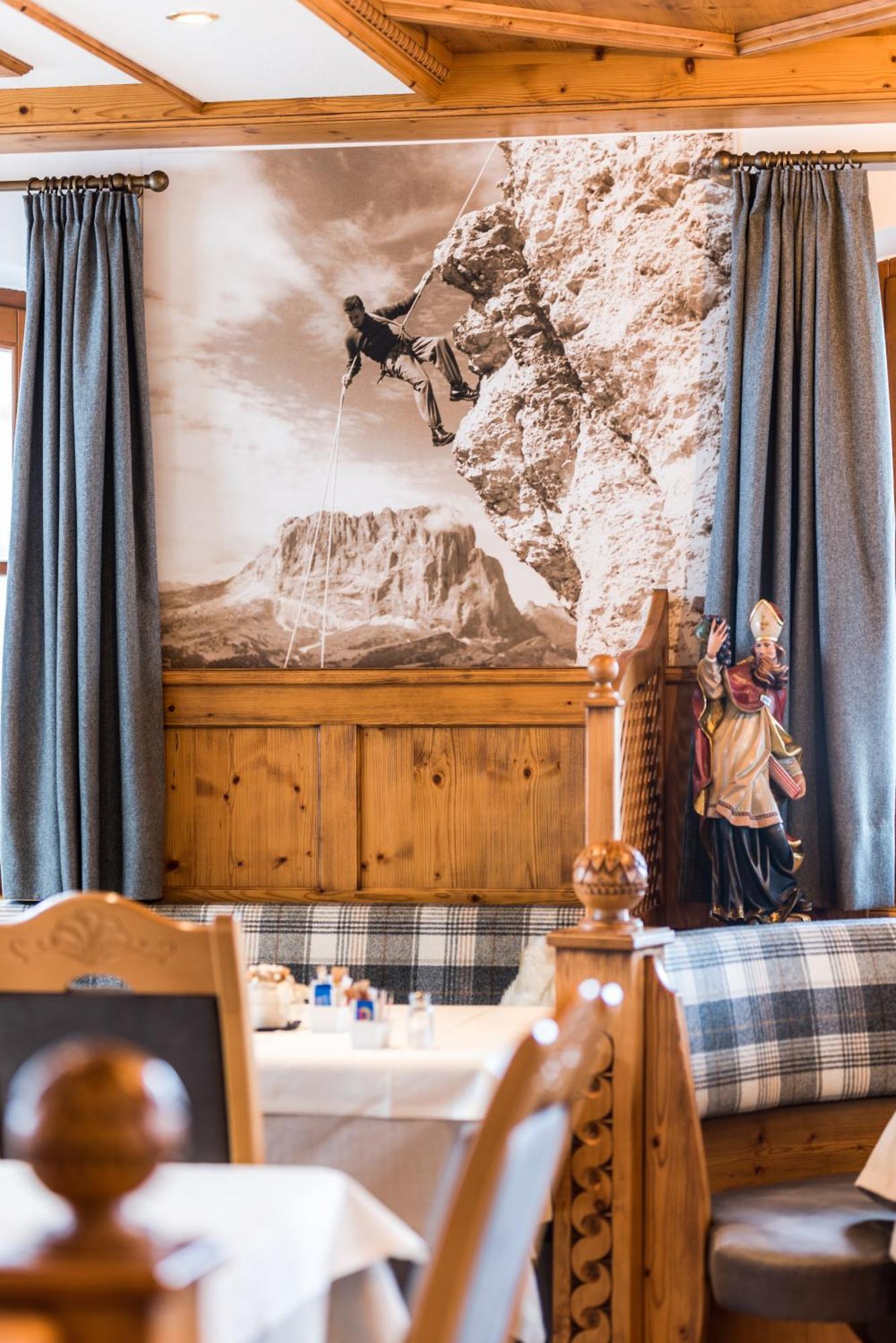 Garni Hotel Iris Selva di Val Gardena Zewnętrze zdjęcie