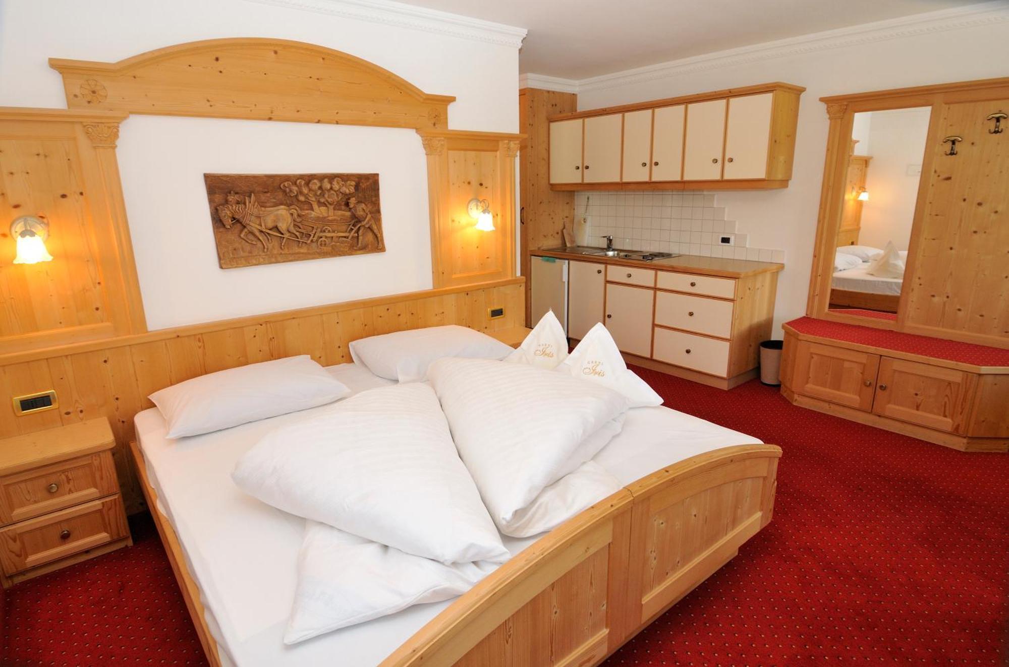 Garni Hotel Iris Selva di Val Gardena Zewnętrze zdjęcie