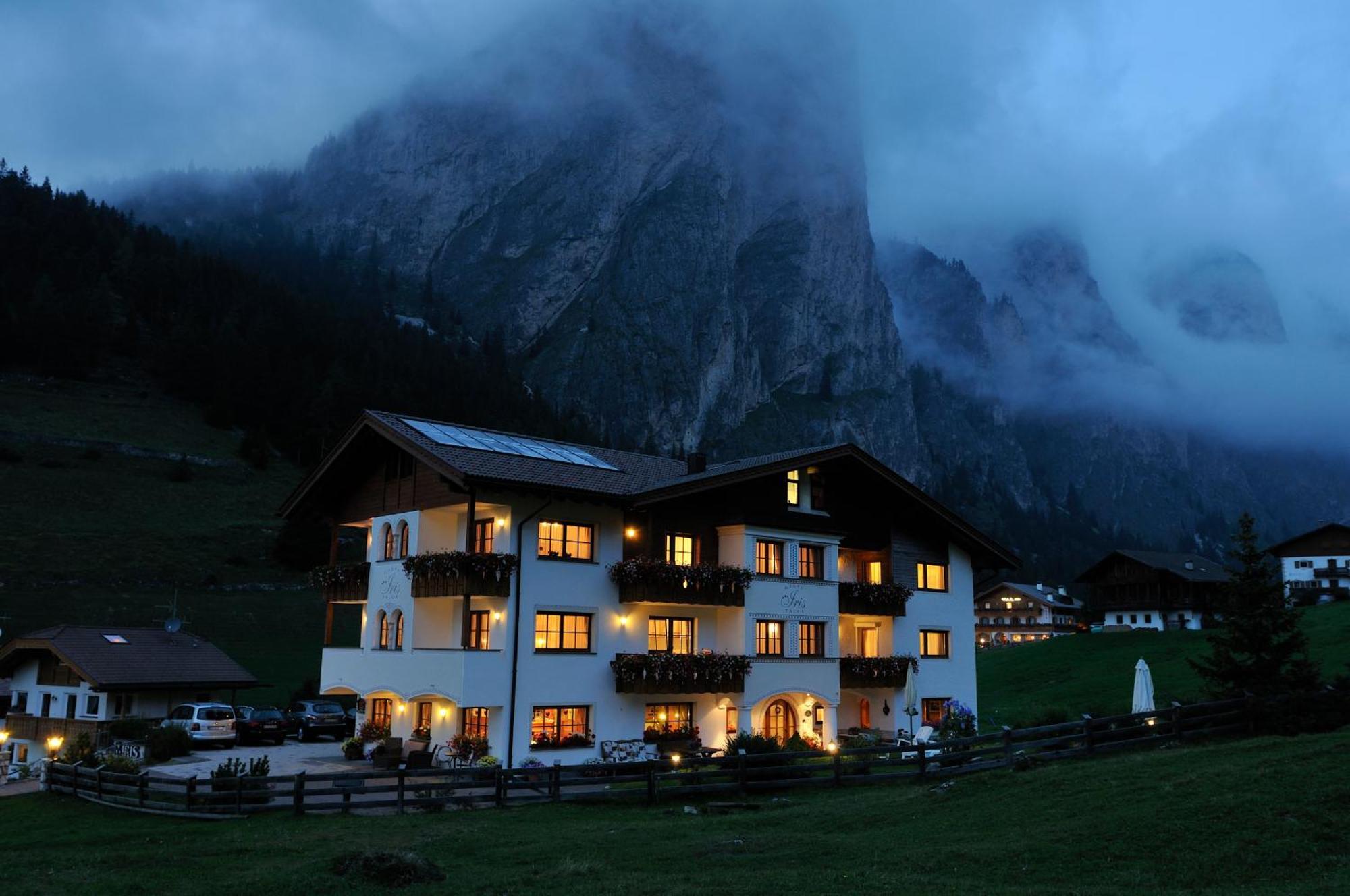 Garni Hotel Iris Selva di Val Gardena Zewnętrze zdjęcie