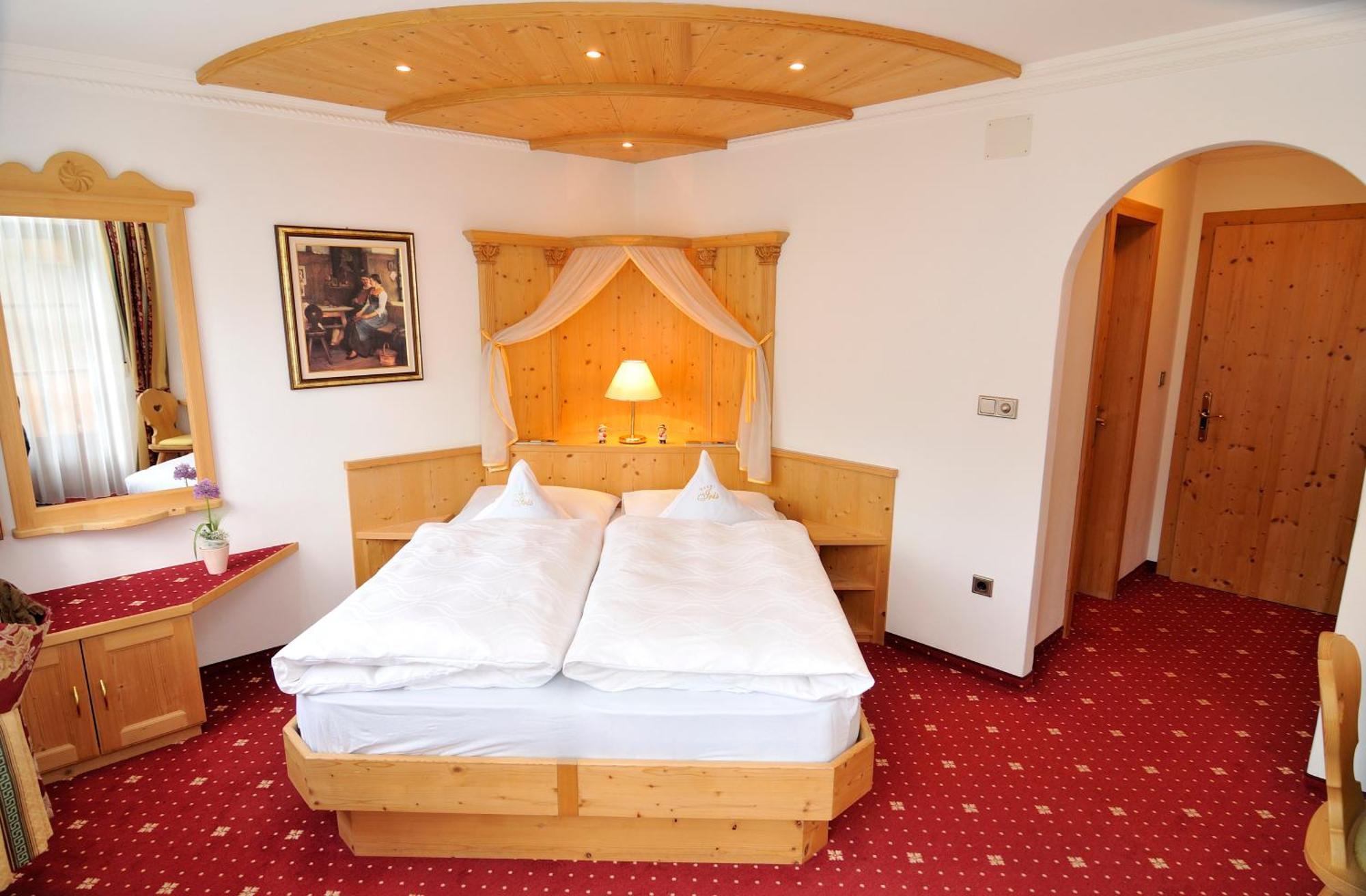 Garni Hotel Iris Selva di Val Gardena Zewnętrze zdjęcie