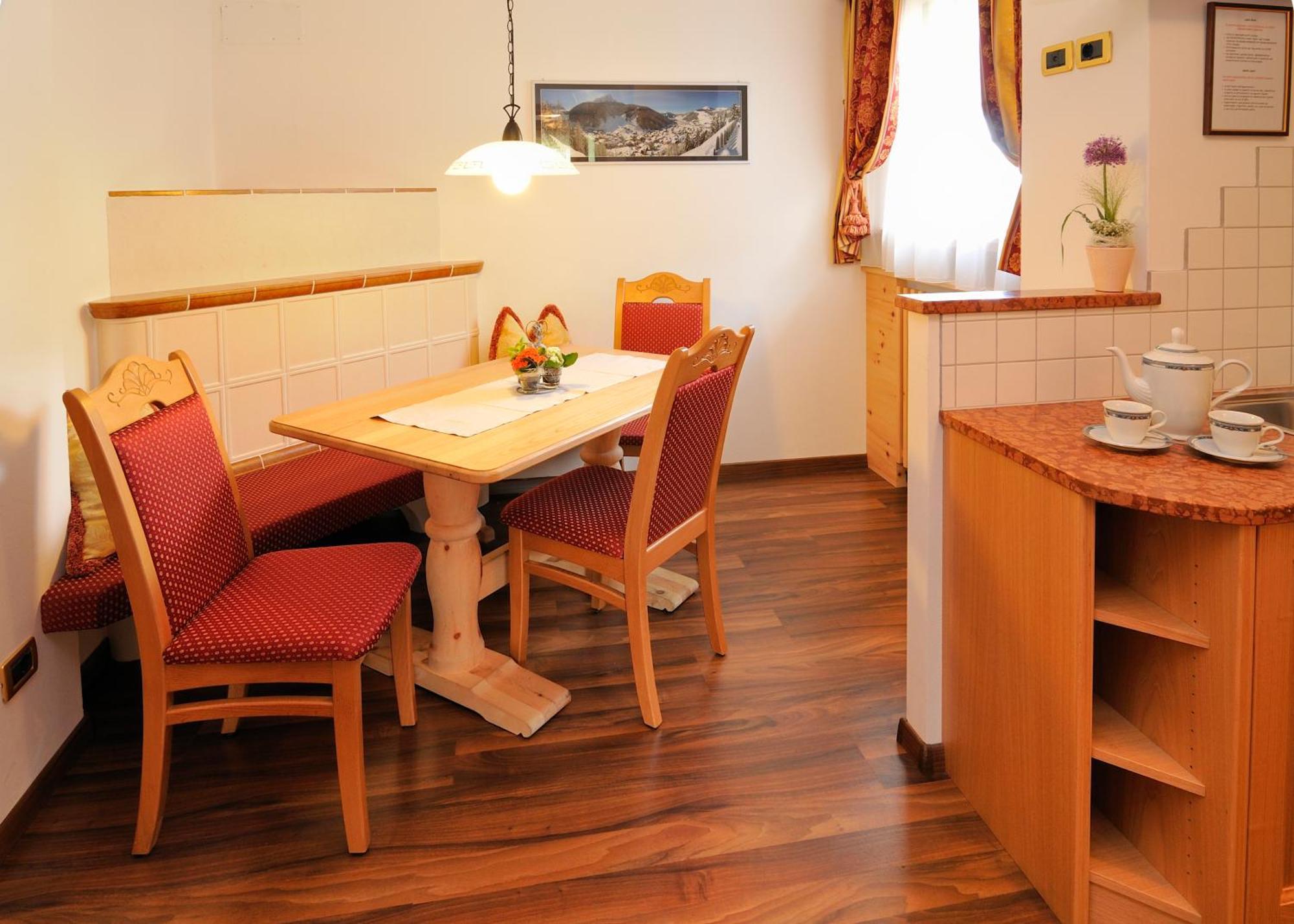 Garni Hotel Iris Selva di Val Gardena Zewnętrze zdjęcie