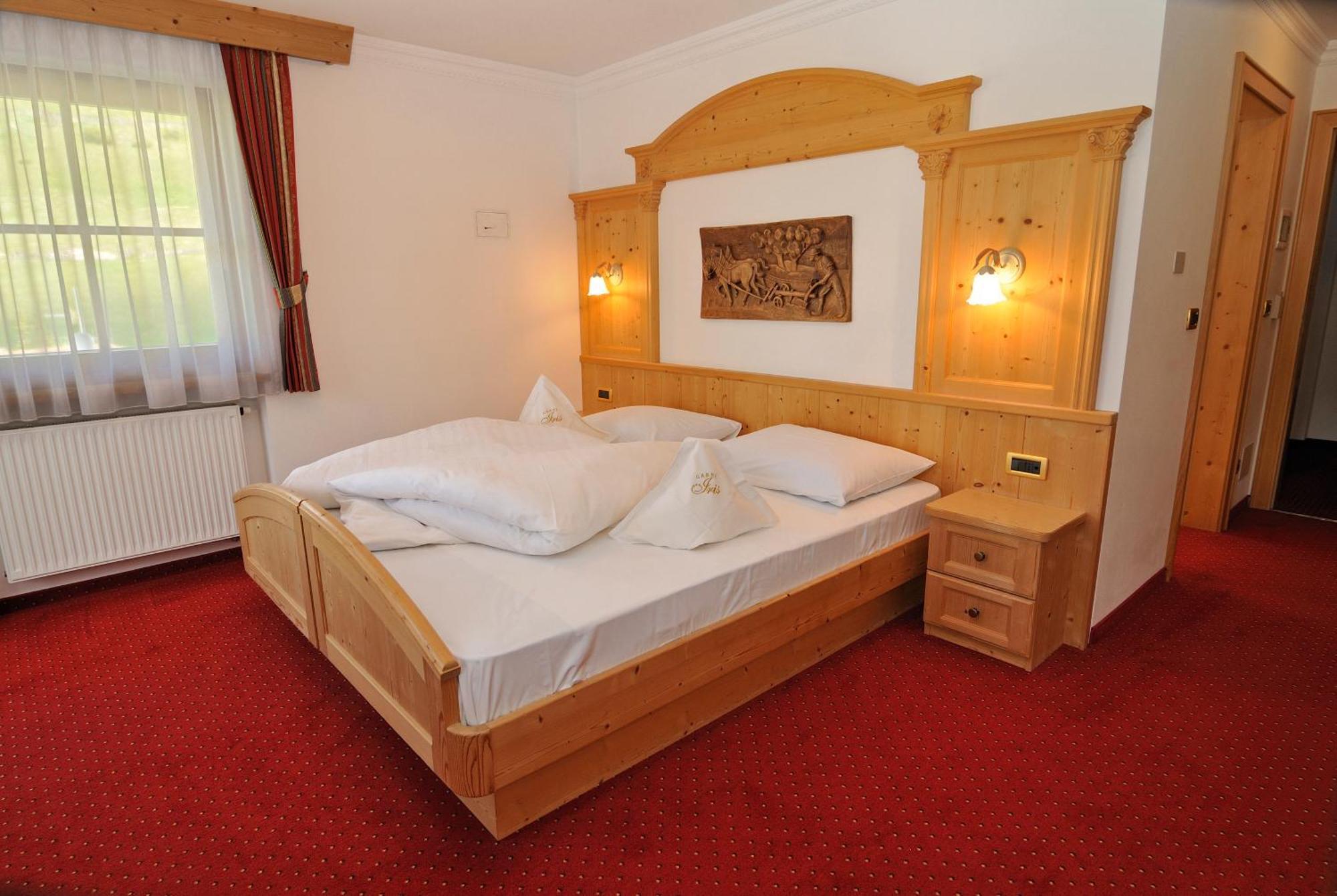 Garni Hotel Iris Selva di Val Gardena Zewnętrze zdjęcie