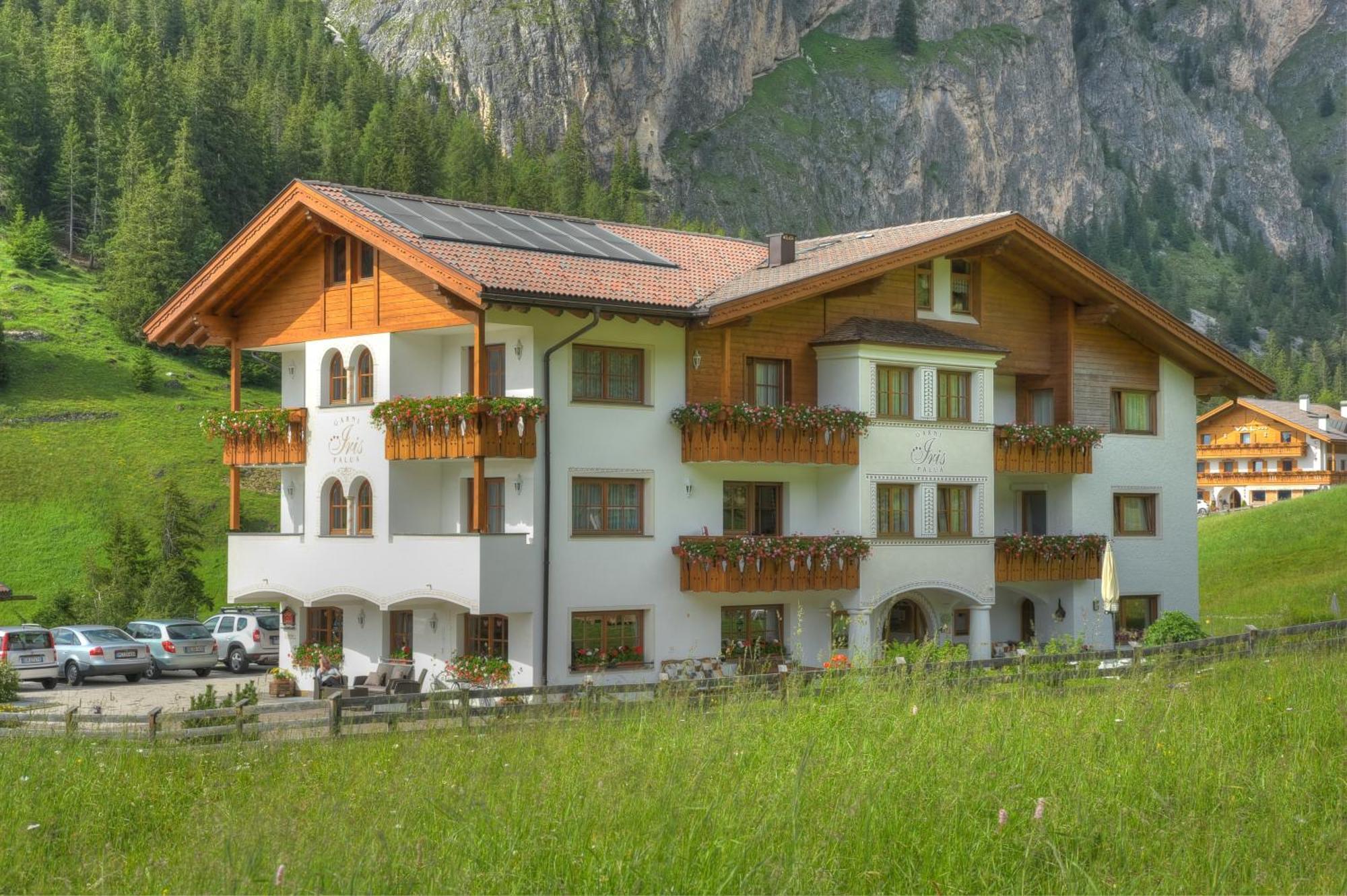 Garni Hotel Iris Selva di Val Gardena Zewnętrze zdjęcie