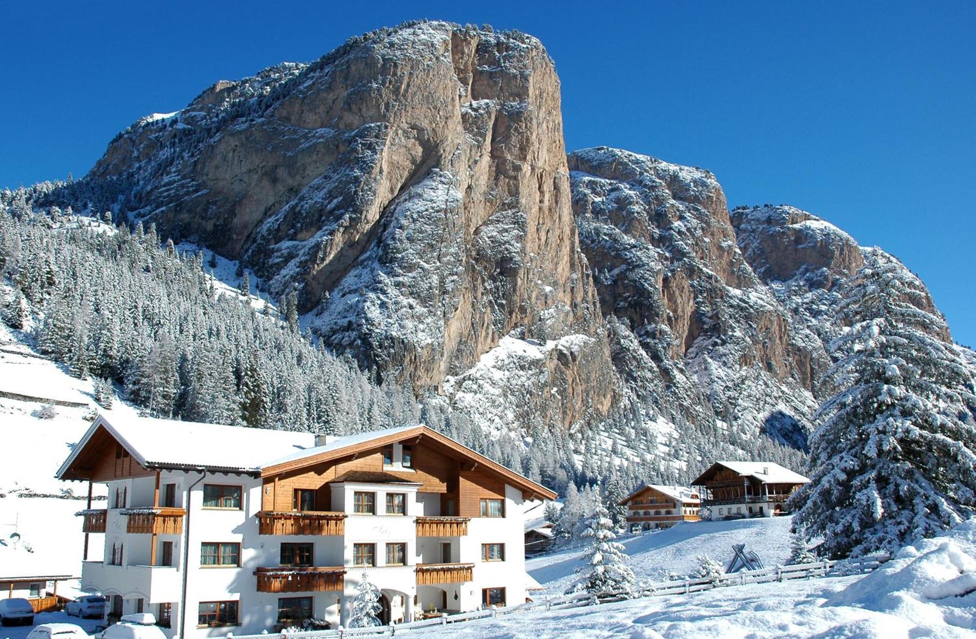 Garni Hotel Iris Selva di Val Gardena Zewnętrze zdjęcie